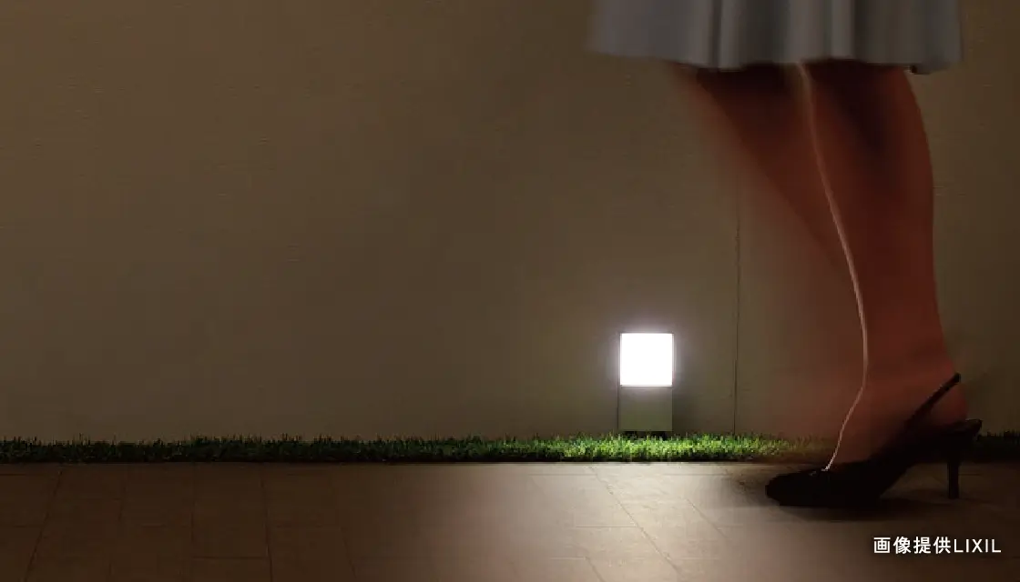 足元をやさしく照らす灯り　フットライト
